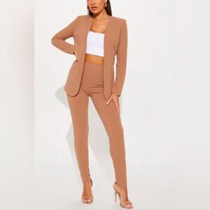 Mocha 
Blazer
Pants
Set
Business casual
Stretchy pants
Fitted pants
Open blazer